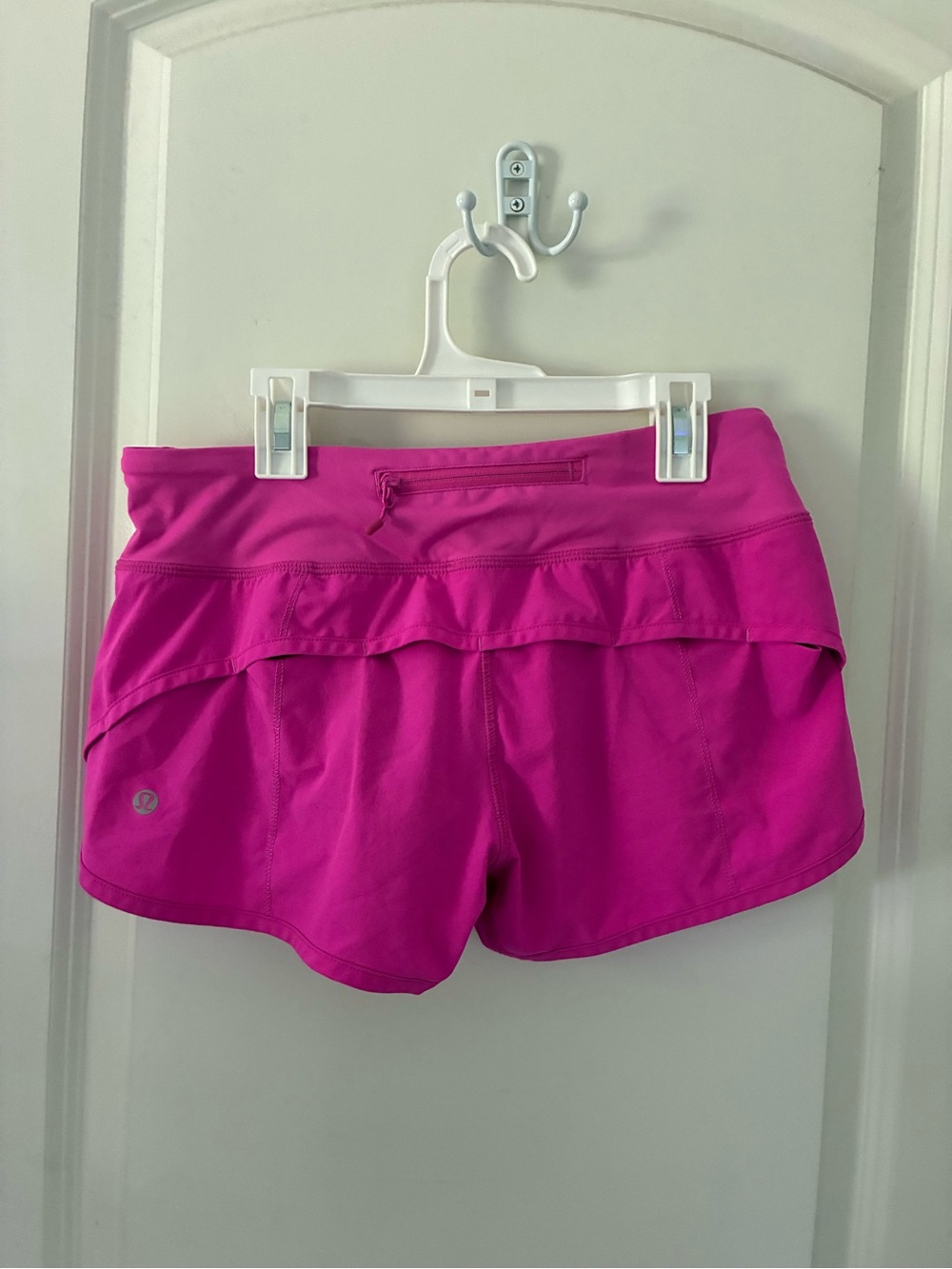 Women’s Lululemon Hot Pink Speed-Up Shorts - Picture 3 of 3